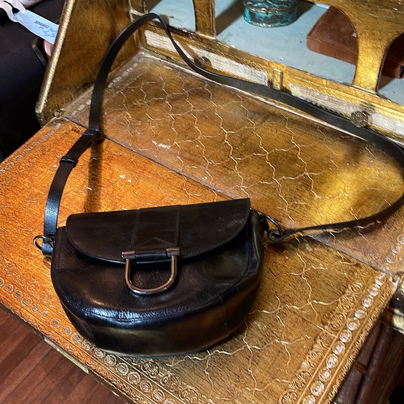 HALSTON black leather signature cross body with adjustable strap. Gorgeous - Picture 3 of 9